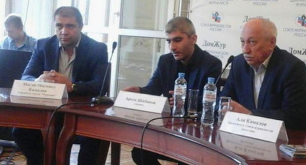 A press conference in support of Abdulmumin Gadjiev. Magdi Kamalov, Arsen Shabanov, Ali Kamalov (from left to right). Photo by Rustam Djalilov for the "Caucasian Knot" A press conference in support of Abdulmumin Gadjiev. Magdi Kamalov, Arsen Shabanov, Ali Kamalov (from left to right). Photo by Rustam Djalilov for the "Caucasian Knot"