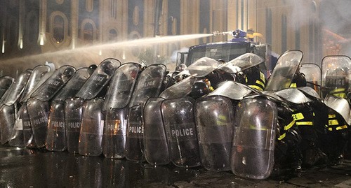 Police cordon during protest rally on May 21, 2019, Tbilisi. Photo: REUTERS/Irakli Gedenidze Police cordon during protest rally on May 21, 2019, Tbilisi. Photo: REUTERS/Irakli Gedenidze