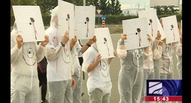 Protest performance at the Georgian Ministry of Internal Affairs, July 17, 2019. Screenshot from 'Rustavi-2' broadcasting: http://rustavi2.ge/en/news/139307 Protest performance at the Georgian Ministry of Internal Affairs, July 17, 2019. Screenshot from 'Rustavi-2' broadcasting: http://rustavi2.ge/en/news/139307