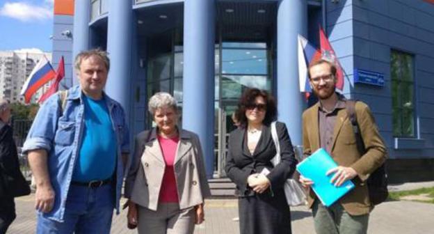 Alexander Cherkasov, Svetlana Gannushkina, Anastasia Samorukova and Denis Shedov (from left to right) at the court building in Moscow, July 30, 2019. Photo from website of HRC ‘Memorial’, http://memohrc.org/ru/news_old/sud-oshtrafoval-pravozashchitnika-cherkasova-za-piket-na-krasnoy-ploshchadi-v-den-desyatoy Alexander Cherkasov, Svetlana Gannushkina, Anastasia Samorukova and Denis Shedov (from left to right) at the court building in Moscow, July 30, 2019. Photo from website of HRC ‘Memorial’, http://memohrc.org/ru/news_old/sud-oshtrafoval-pravozashchitnika-cherkasova-za-piket-na-krasnoy-ploshchadi-v-den-desyatoy