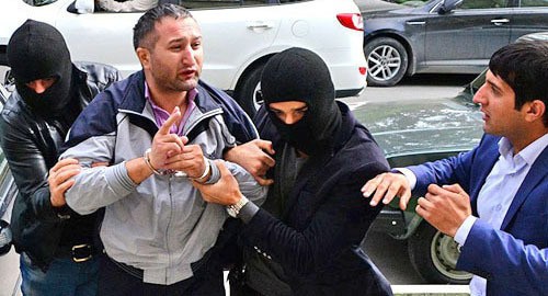 Parviz Gashimli being escorted to the Sabail Disctrict Court, Baku, November 7, 2013. Photo: Djavid Gurbanov, http://www.regnum.ru Parviz Gashimli being escorted to the Sabail Disctrict Court, Baku, November 7, 2013. Photo: Djavid Gurbanov, http://www.regnum.ru