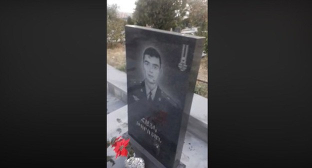 Desecration of soldiers' graves in Armenia. Screenshot from video: https://www.facebook.com/meruj.moj/videos/1800369413443184/?hc_location=ufi Desecration of soldiers' graves in Armenia. Screenshot from video: https://www.facebook.com/meruj.moj/videos/1800369413443184/?hc_location=ufi