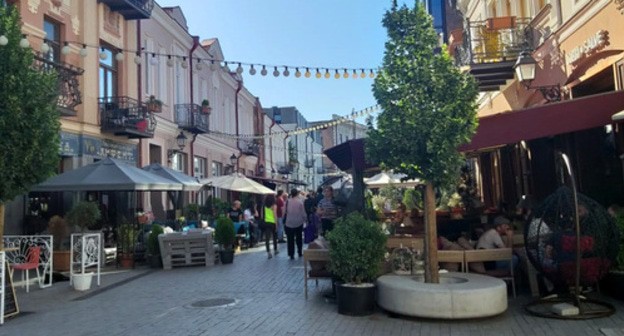 A street in Tbilisi. Photo by Nina Tumanova for the "Caucasian Knot" A street in Tbilisi. Photo by Nina Tumanova for the "Caucasian Knot"