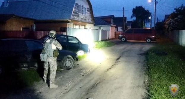 A law enforcer during the counterterrorist operation. Photo by the press service of the Russian National Antiterrorism Committee (NAC) http://nac.gov.ru/kontrterroristicheskie-operacii/v-hode-kto-v-kolchugino-neytralizovany-dvoe.html A law enforcer during the counterterrorist operation. Photo by the press service of the Russian National Antiterrorism Committee (NAC) http://nac.gov.ru/kontrterroristicheskie-operacii/v-hode-kto-v-kolchugino-neytralizovany-dvoe.html