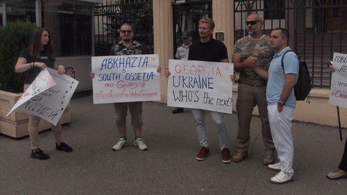 The action "We Remember" near the Russian Embassy in Tbilisi, August 8, 2019. Photo by Beslan Kmuzov for the "Caucasian Knot" The action "We Remember" near the Russian Embassy in Tbilisi, August 8, 2019. Photo by Beslan Kmuzov for the "Caucasian Knot"