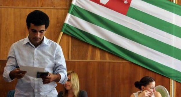 At the polling station in Abkhazia. Photo: REUTERS/Sergei Karpov At the polling station in Abkhazia. Photo: REUTERS/Sergei Karpov
