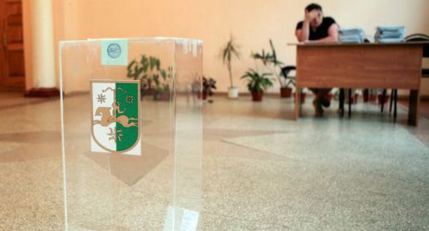 A ballot box at the local electoral commission in Abkhazia. Photo: REUTERS/Казбек Басаев A ballot box at the local electoral commission in Abkhazia. Photo: REUTERS/Казбек Басаев