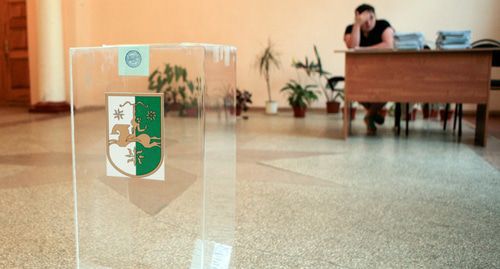 A ballot box at the local electoral commission in Abkhazia. Photo: REUTERS/Казбек Басаев A ballot box at the local electoral commission in Abkhazia. Photo: REUTERS/Казбек Басаев