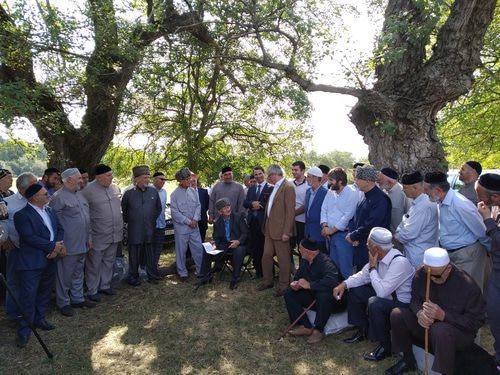 The advocates' meeting with the Ingush Council of Teips in the village of Nesterovskoye. Photo by Umar Yovloy for the "Caucasian Knot" The advocates' meeting with the Ingush Council of Teips in the village of Nesterovskoye. Photo by Umar Yovloy for the "Caucasian Knot"