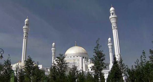 The "Pride of Muslims" Mosque in Shali. Photo: screenshot of the 1st TV channel https://www.youtube.com/watch?v=GV6UGetj2HI The "Pride of Muslims" Mosque in Shali. Photo: screenshot of the 1st TV channel https://www.youtube.com/watch?v=GV6UGetj2HI