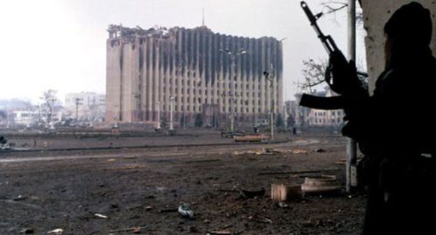 A militant in Grozny. Photo by Mikhail Evstafyev, https://commons.wikimedia.org/wiki/File:Evstafiev-chechnya-palace-gunman.jpg A militant in Grozny. Photo by Mikhail Evstafyev, https://commons.wikimedia.org/wiki/File:Evstafiev-chechnya-palace-gunman.jpg