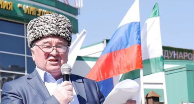 Malsag Uzhakhov speaks at rally in Magas. Screenshot from video posted by 'Fortanga Org' at: https://www.youtube.com/watch?v=qfFMlE02KJw Malsag Uzhakhov speaks at rally in Magas. Screenshot from video posted by 'Fortanga Org' at: https://www.youtube.com/watch?v=qfFMlE02KJw