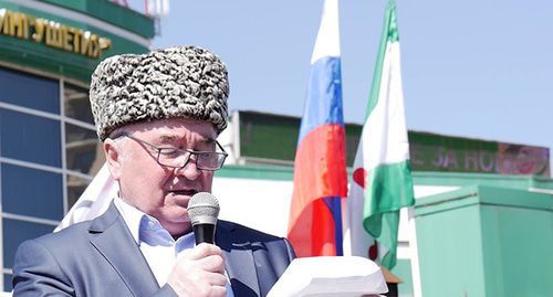 Malsag Uzhakhov speaks at rally in Magas. Screenshot from video posted by 'Fortanga Org' at: https://www.youtube.com/watch?v=qfFMlE02KJw Malsag Uzhakhov speaks at rally in Magas. Screenshot from video posted by 'Fortanga Org' at: https://www.youtube.com/watch?v=qfFMlE02KJw