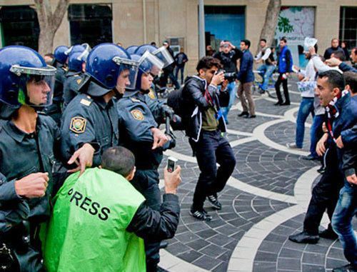 Journalists at a protest action organized by the opposition. Baku, November 17, 2013. Photo by Aziz Karimov for the "Caucasian Knot" Journalists at a protest action organized by the opposition. Baku, November 17, 2013. Photo by Aziz Karimov for the "Caucasian Knot"