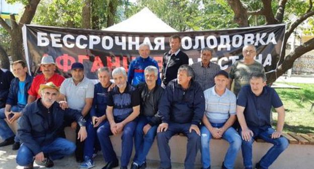 The veterans of the Afghan War, who are on endless hunger strike in Makhachkala. Photo by Timur Isaev for the "Caucasian Knot" The veterans of the Afghan War, who are on endless hunger strike in Makhachkala. Photo by Timur Isaev for the "Caucasian Knot"