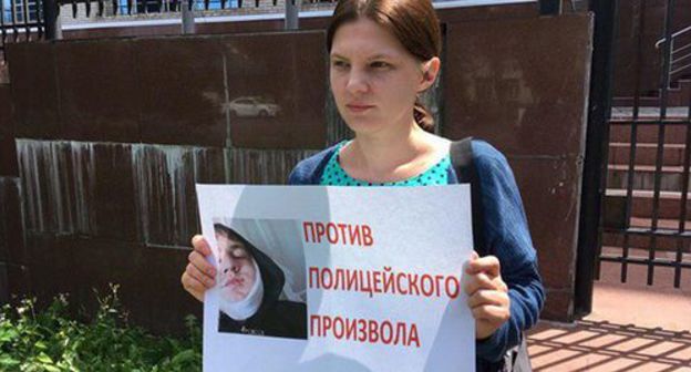 Yulia Melnichenko holds solo picket. Screenshot of personal page: https://t.me/ASAndreySabinin Yulia Melnichenko holds solo picket. Screenshot of personal page: https://t.me/ASAndreySabinin
