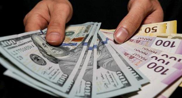 Banknotes of Azerbaijan and USA. Photo by Aziz Karimov for the Caucasian Knot Banknotes of Azerbaijan and USA. Photo by Aziz Karimov for the Caucasian Knot