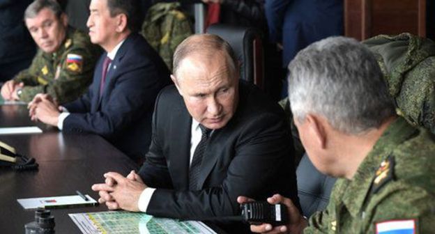 Vladimir Putin at the military exercises. Photo http://kremlin.ru/events/president/news/61584/photos Vladimir Putin at the military exercises. Photo http://kremlin.ru/events/president/news/61584/photos