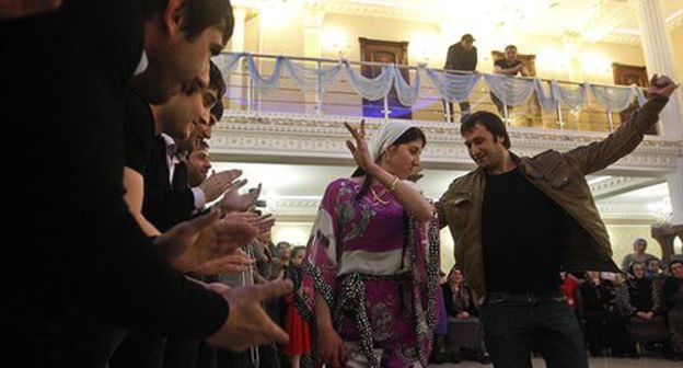 Guests dancing at the Chechen wedding party. Grozny, April 2013. Photo: REUTERS/Maxim Shemetov Guests dancing at the Chechen wedding party. Grozny, April 2013. Photo: REUTERS/Maxim Shemetov