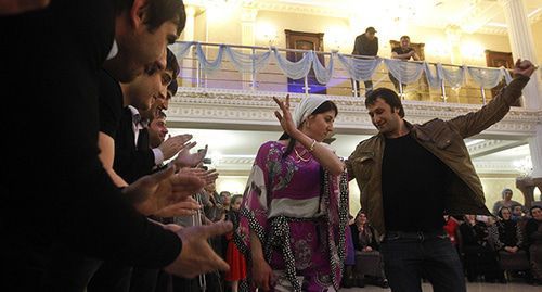 Guests dancing at the Chechen wedding party. Grozny, April 2013. Photo: REUTERS/Maxim Shemetov Guests dancing at the Chechen wedding party. Grozny, April 2013. Photo: REUTERS/Maxim Shemetov