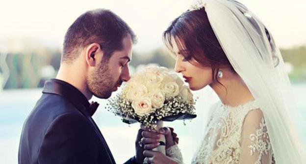 Newly-weds. Photo: vetonethemi https://pixabay.com/ru/свадьбы-пара-любовь-новобрачные-1255520/ Newly-weds. Photo: vetonethemi https://pixabay.com/ru/свадьбы-пара-любовь-новобрачные-1255520/