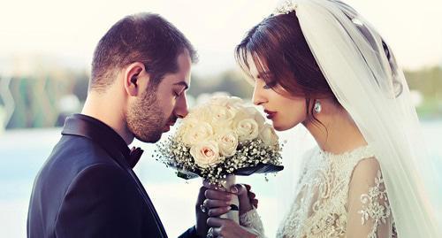 Newly-weds. Photo: vetonethemi https://pixabay.com/ru/свадьбы-пара-любовь-новобрачные-1255520/ Newly-weds. Photo: vetonethemi https://pixabay.com/ru/свадьбы-пара-любовь-новобрачные-1255520/