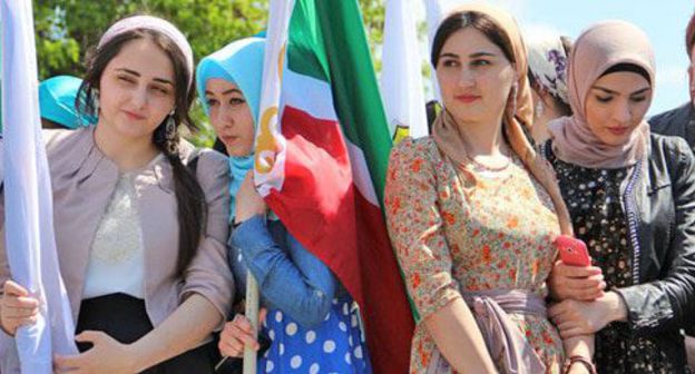 Young women in Grozny. Photo by Magomed Magomedov for the Caucasian Knot Young women in Grozny. Photo by Magomed Magomedov for the Caucasian Knot