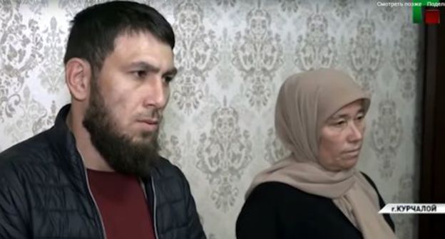 Two residents of Chechnya, who reported about kidnapping of a child in Kurchaloi, voiced public apologies on the air of the ChGTRK (Chechen State TV and Radio Company), October 9, 2019. Screenshot from video posted by ChGTRK at http://newsvideo.su/video/11584884 Two residents of Chechnya, who reported about kidnapping of a child in Kurchaloi, voiced public apologies on the air of the ChGTRK (Chechen State TV and Radio Company), October 9, 2019. Screenshot from video posted by ChGTRK at http://newsvideo.su/video/11584884