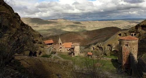 The David Gareja Complex. Photo: Paata Vardanashvili from Tbilisi, https://commons.wikimedia.org/w/index.php?curid=3529065 The David Gareja Complex. Photo: Paata Vardanashvili from Tbilisi, https://commons.wikimedia.org/w/index.php?curid=3529065