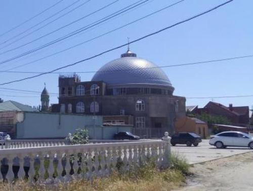 The mosque in General Omarov (Hungarian Soldiers) Street in Makhachkala. Photo by Patimat Makhmudova for the "Caucasian Knot" The mosque in General Omarov (Hungarian Soldiers) Street in Makhachkala. Photo by Patimat Makhmudova for the "Caucasian Knot"