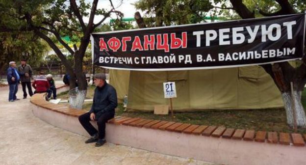 The hunger strike held by the Afghan War veterans in the Makhachkala park. Octboer 7, 2019. Photo by Rasul Magomedov for the "Caucasian Knot" The hunger strike held by the Afghan War veterans in the Makhachkala park. Octboer 7, 2019. Photo by Rasul Magomedov for the "Caucasian Knot"