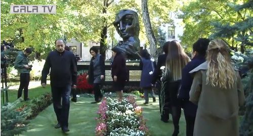 Placing of flowers at the monument to victims of the terror act in the territory of the National Assembly of Armenia. October 27, 2018. Screenshot of the video by GALA NEWS https://www.youtube.com/watch?v=5C9CTcvh330 Placing of flowers at the monument to victims of the terror act in the territory of the National Assembly of Armenia. October 27, 2018. Screenshot of the video by GALA NEWS https://www.youtube.com/watch?v=5C9CTcvh330