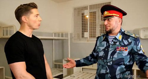 James Longman, a reporter of the "ABC Chanel", and the Chechen police chief Apti Alaudinov. Photo: screenshot of the report by the US "ABC Channel" https://abcnews.go.com/International/time-told-head-chechen-police-gay-standing-jail/story?id=66323713&cid=clicksource_574_null_dp_hed James Longman, a reporter of the "ABC Chanel", and the Chechen police chief Apti Alaudinov. Photo: screenshot of the report by the US "ABC Channel" https://abcnews.go.com/International/time-told-head-chechen-police-gay-standing-jail/story?id=66323713&cid=clicksource_574_null_dp_hed