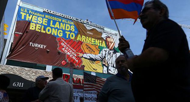 A protest action in front of the Embassy of Turkey. California, USA, April 2017. Photo: REUTERS/Mike Blake A protest action in front of the Embassy of Turkey. California, USA, April 2017. Photo: REUTERS/Mike Blake