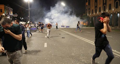 Police disperse protest action in Tbilisi, June 12, 2019. Photo: REUTERS/Irakli Gedenidze Police disperse protest action in Tbilisi, June 12, 2019. Photo: REUTERS/Irakli Gedenidze