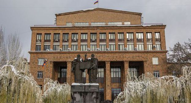 Yerevan State University. Photo: Սէրուժ Ուրիշեան (Serouj Ourishian) https://ru.wikipedia.org/ Yerevan State University. Photo: Սէրուժ Ուրիշեան (Serouj Ourishian) https://ru.wikipedia.org/
