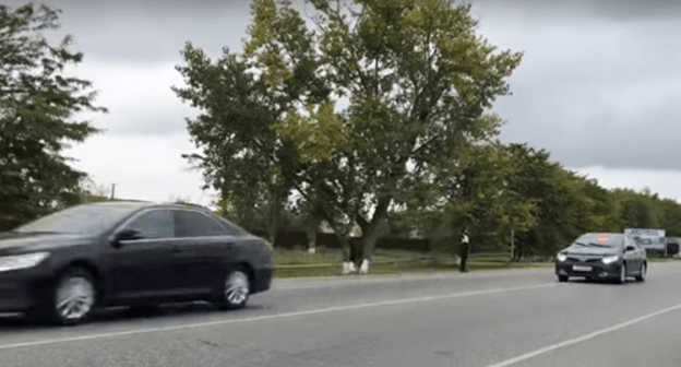 Screenshot from video 'Kadyrov's motorcade is driving!!! Federal highway M-29!!!', "https://www.youtube.com/watch?v=E1YFfciArW8 Screenshot from video 'Kadyrov's motorcade is driving!!! Federal highway M-29!!!', "https://www.youtube.com/watch?v=E1YFfciArW8