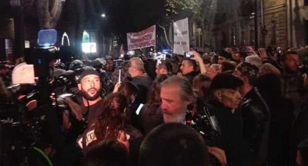 Protesters at the "Amirani" Cinema. Photo by Inna Kukudzhanova for the Caucasian Knot Protesters at the "Amirani" Cinema. Photo by Inna Kukudzhanova for the Caucasian Knot