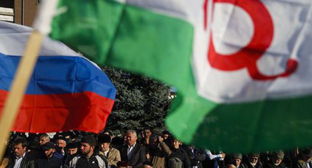 Flags of Ingushetia and Russia. Photo: REUTERS/Maxim Shemetov Flags of Ingushetia and Russia. Photo: REUTERS/Maxim Shemetov