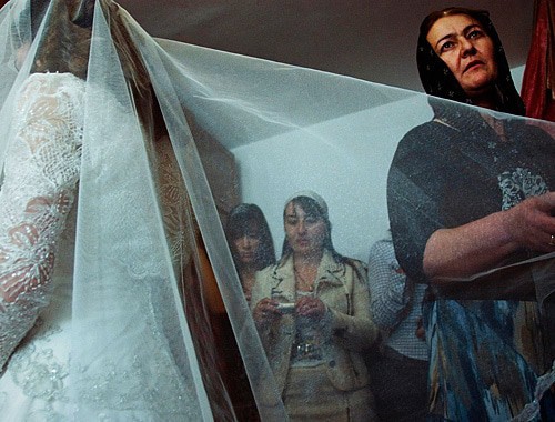 Wedding party in Grozny. Chechnya, 2009. Photo from www.flickr.com/photos/ninecitiesgrozny by Oksana Yushko Wedding party in Grozny. Chechnya, 2009. Photo from www.flickr.com/photos/ninecitiesgrozny by Oksana Yushko