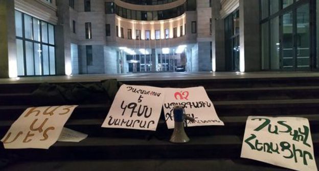 Posters on the stairs of the government building in Yerevan: "Proarmenian!", "A minister needed", "Say to anti-national grants!", and "Go away with dignity!". November 8, 2019. Photo by Tigran Petrosyan for the "Caucasian Knot" Posters on the stairs of the government building in Yerevan: "Proarmenian!", "A minister needed", "Say to anti-national grants!", and "Go away with dignity!". November 8, 2019. Photo by Tigran Petrosyan for the "Caucasian Knot"