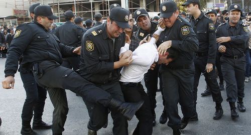 Policemen detaining an activist, Azerbaijan. Photo: REUTERS/David Mdzinarishvili Policemen detaining an activist, Azerbaijan. Photo: REUTERS/David Mdzinarishvili
