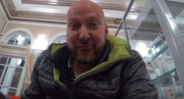 Benjamin on his way to Grozn. Screenshot from video 'Bald and Bankrupt' https://www.youtube.com/watch?v=NZWOcYNr5oE& Benjamin on his way to Grozn. Screenshot from video 'Bald and Bankrupt' https://www.youtube.com/watch?v=NZWOcYNr5oE&