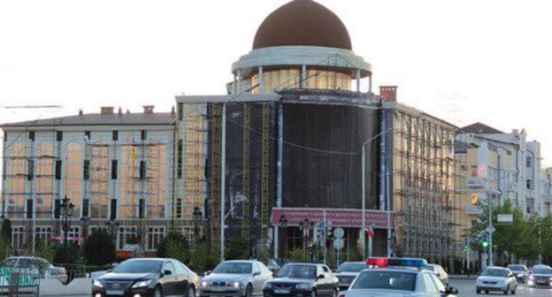 Kadyrov's avenue. The building of the Office of the Judicial Department of the Supreme Court of Chechnya. Grozny. Photo by Magomed Magomedov for the "Caucasian Knot" Kadyrov's avenue. The building of the Office of the Judicial Department of the Supreme Court of Chechnya. Grozny. Photo by Magomed Magomedov for the "Caucasian Knot"