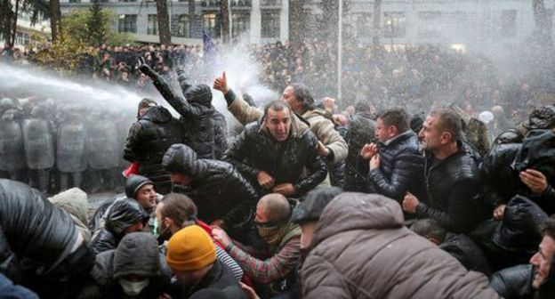 Special troops' fighters used water cannons to disperse protesters demanding to dismiss the government and hold early parliamentary election in Georgia. Tbilisi, November 18, 2019. Photo: REUTERS/Irakli Gedenidze TPX IMAGES of the DAY Special troops' fighters used water cannons to disperse protesters demanding to dismiss the government and hold early parliamentary election in Georgia. Tbilisi, November 18, 2019. Photo: REUTERS/Irakli Gedenidze TPX IMAGES of the DAY