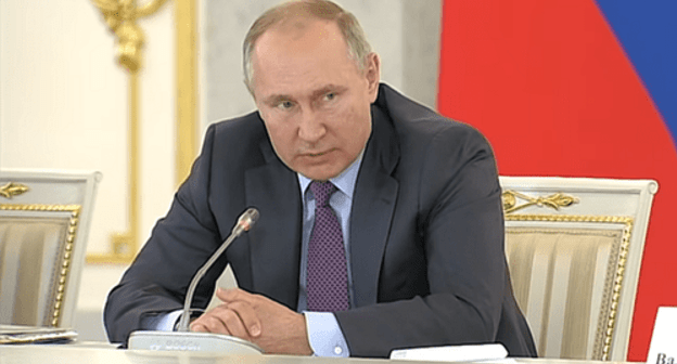Putin talking to Sokurov. Screenshot of the video by the NTV channel https://www.youtube.com/watch?v=4s9WdsZfj9E Putin talking to Sokurov. Screenshot of the video by the NTV channel https://www.youtube.com/watch?v=4s9WdsZfj9E