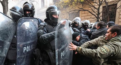 The police disperse participants of a protest action in Tbilisi. November 2019. Photo: REUTERS/Irakli Gedenidze The police disperse participants of a protest action in Tbilisi. November 2019. Photo: REUTERS/Irakli Gedenidze