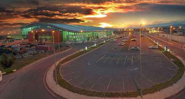 Tbilisi airport. Photo: Gmaisuradze15 - https://ru.wikipedia.org/wiki/Тбилиси_(аэропорт)#/media/Файл:Tbilisi_airport_1.jpg Tbilisi airport. Photo: Gmaisuradze15 - https://ru.wikipedia.org/wiki/Тбилиси_(аэропорт)#/media/Файл:Tbilisi_airport_1.jpg