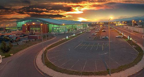 Tbilisi airport. Photo: Gmaisuradze15 - https://ru.wikipedia.org/wiki/Тбилиси_(аэропорт)#/media/Файл:Tbilisi_airport_1.jpg Tbilisi airport. Photo: Gmaisuradze15 - https://ru.wikipedia.org/wiki/Тбилиси_(аэропорт)#/media/Файл:Tbilisi_airport_1.jpg
