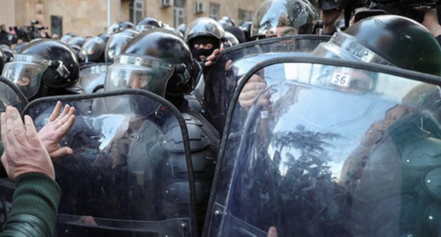 Policemen during the protest action in Tbilisi. Photo: REUTERS/Irakli Gedenidze Policemen during the protest action in Tbilisi. Photo: REUTERS/Irakli Gedenidze